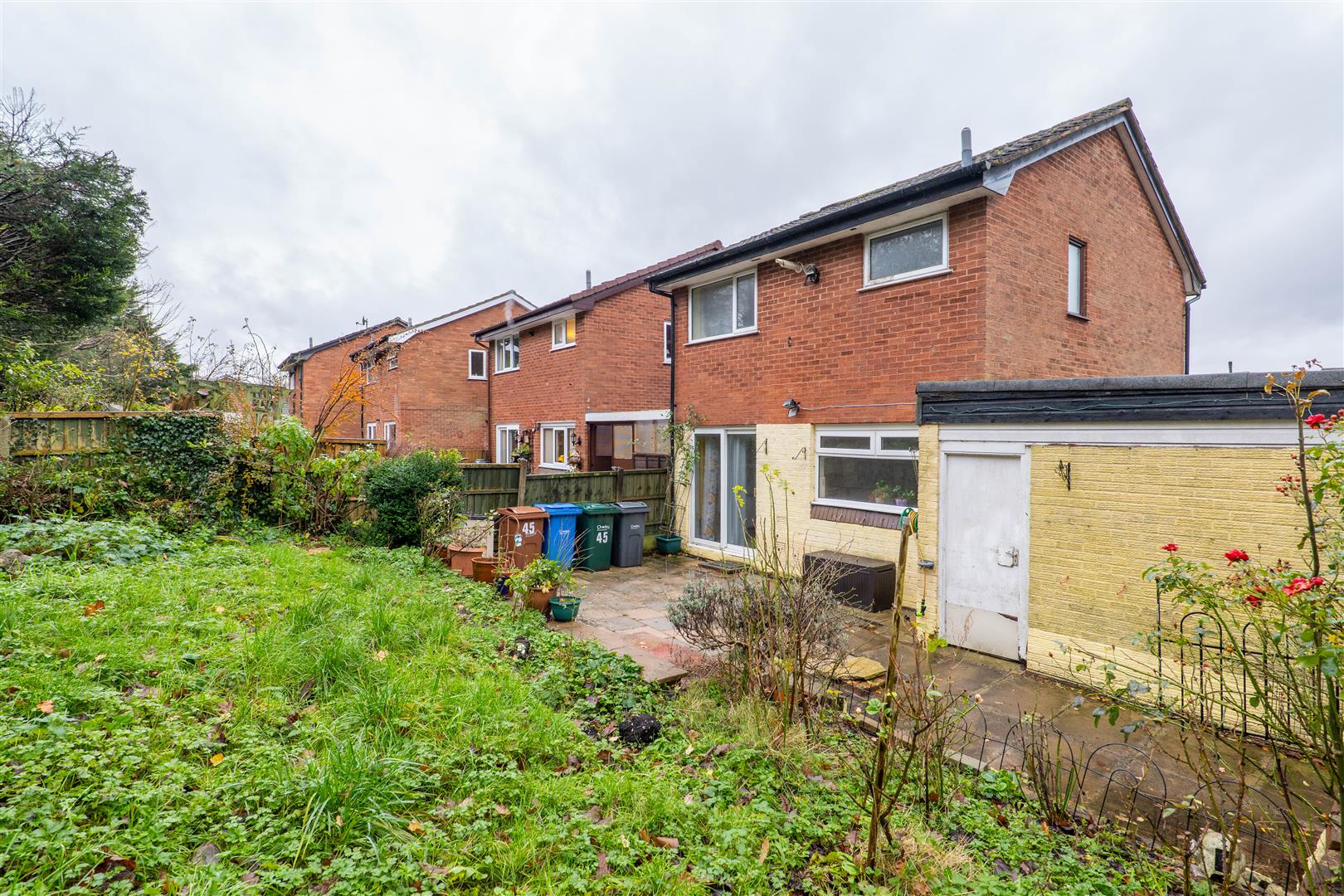 3 bed property in Well Orchard, Preston